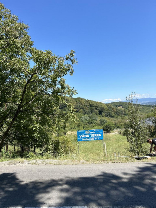 Teren  Valea Rusului  1600 mp posibilitate 2 parcele 800 mp