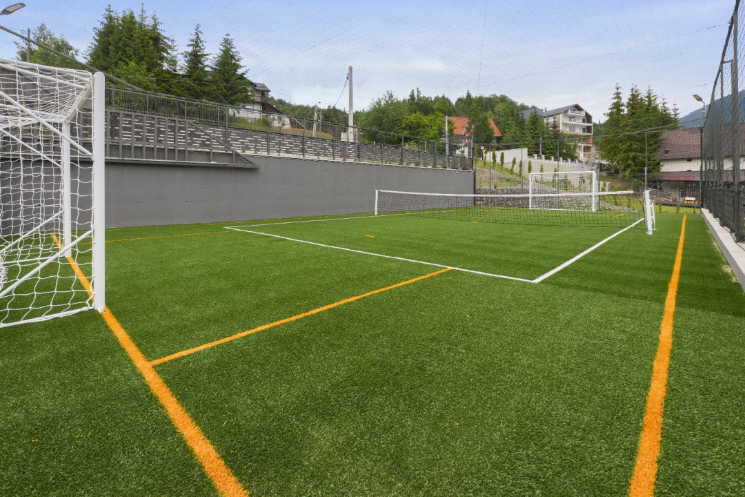 Locatie Exclusiva  la Colibita  doua Vile de lux si terenul aferent 