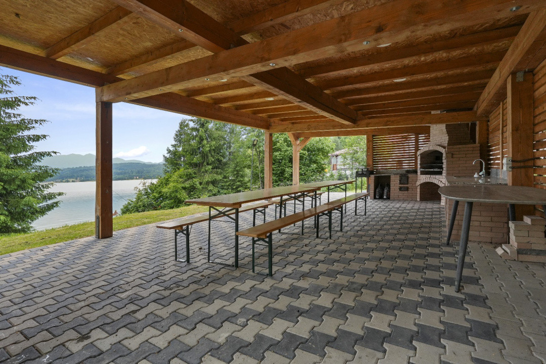 Locatie Exclusiva  la Colibita  doua Vile de lux si terenul aferent 