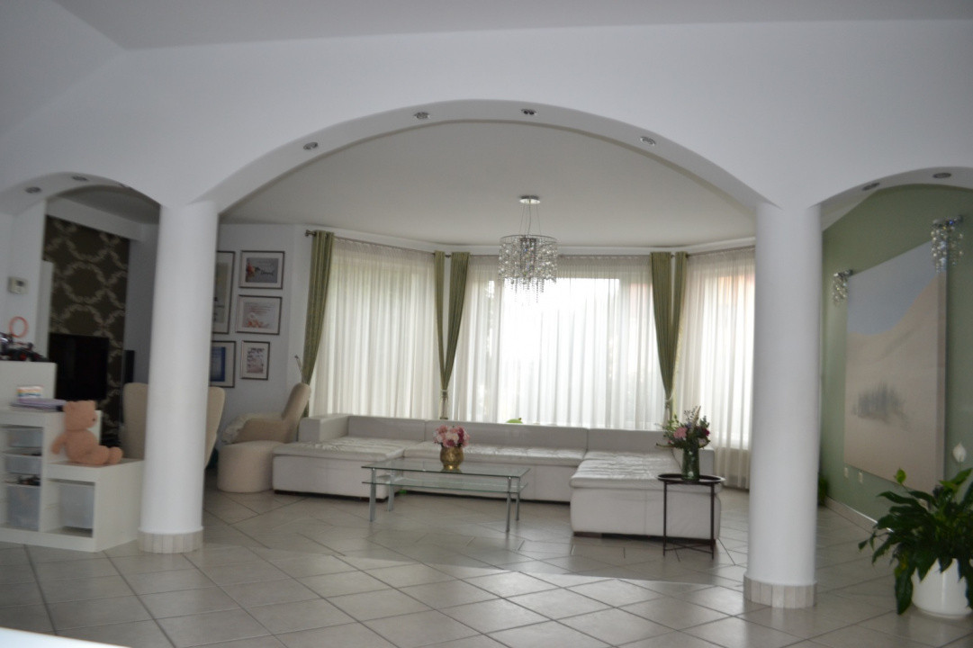 Casa/vila 400 mp-teren 900mp-piscina-Unirea- Vasile Petri, comision 0