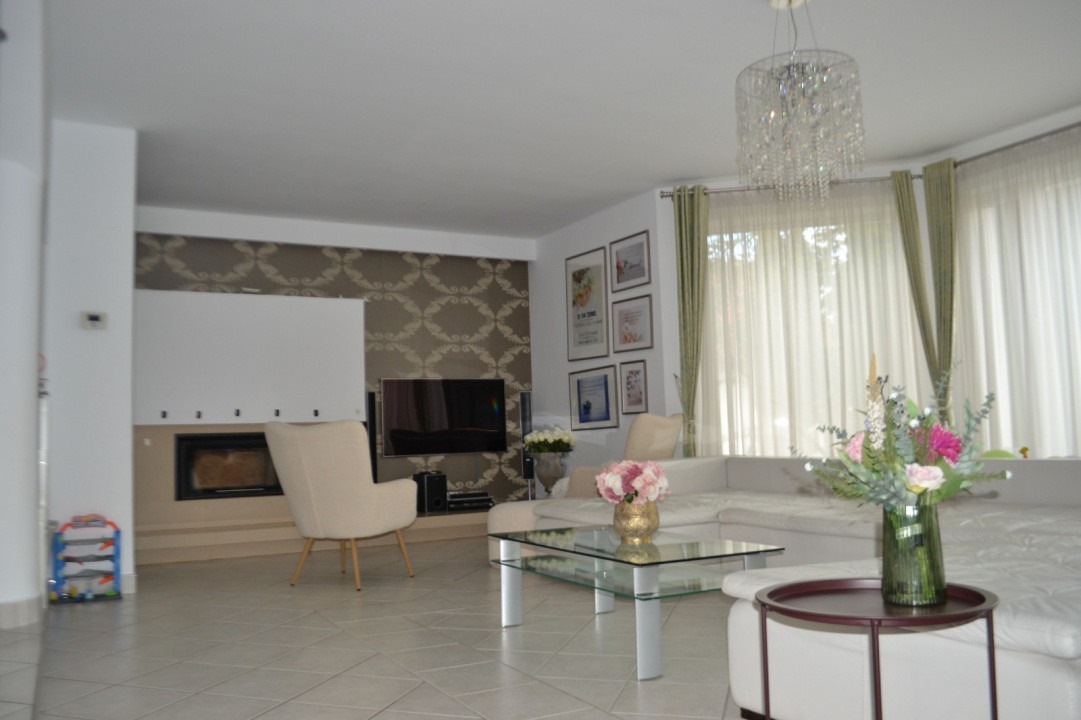 Casa/vila 400 mp-teren 900mp-piscina-Unirea- Vasile Petri, comision 0