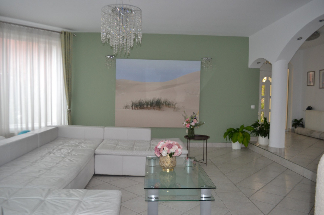 Casa/vila 400 mp-teren 900mp-piscina-Unirea- Vasile Petri, comision 0