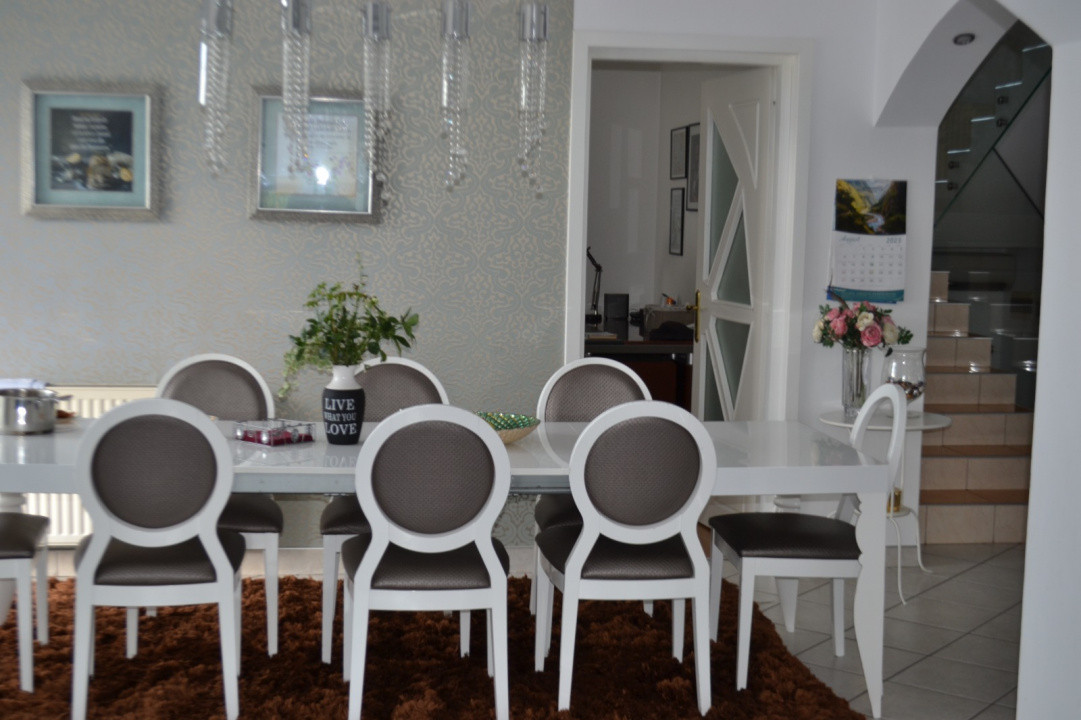 Casa/vila 400 mp-teren 900mp-piscina-Unirea- Vasile Petri, comision 0