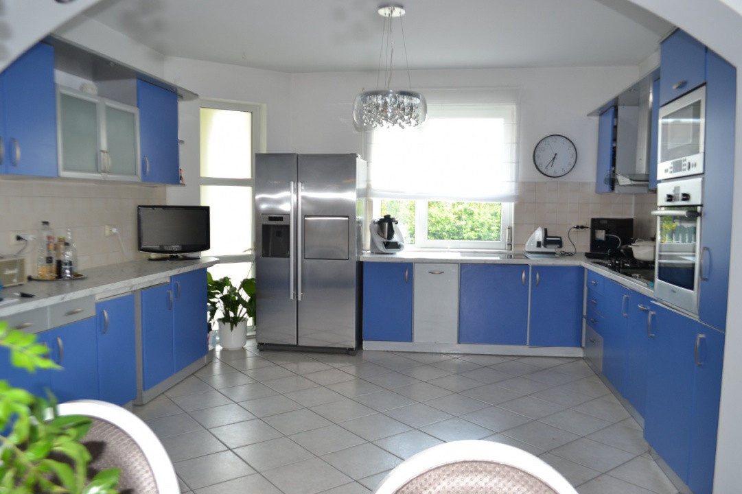 Casa/vila 400 mp-teren 900mp-piscina-Unirea- Vasile Petri, comision 0