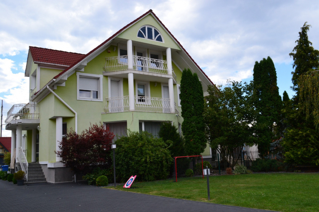 Casa/vila 400 mp-teren 900mp-piscina-Unirea- Vasile Petri, comision 0