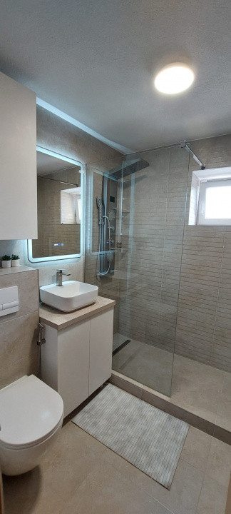 Inchiriem apartament - C. Modovei ! 3 Camere! 2 Balcon! Lift NOU! Parcare