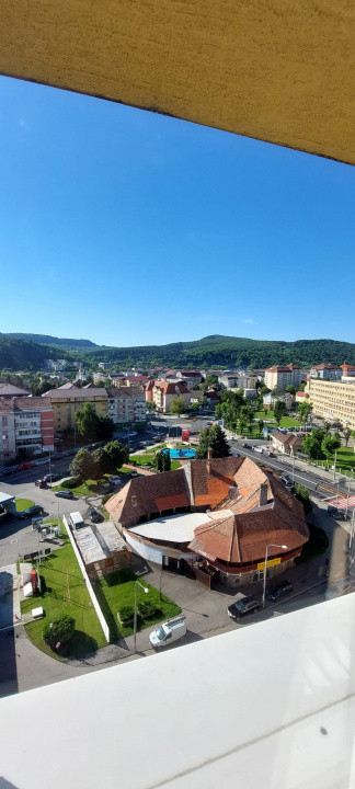 Inchiriem apartament - C. Modovei ! 3 Camere! 2 Balcon! Lift NOU! Parcare