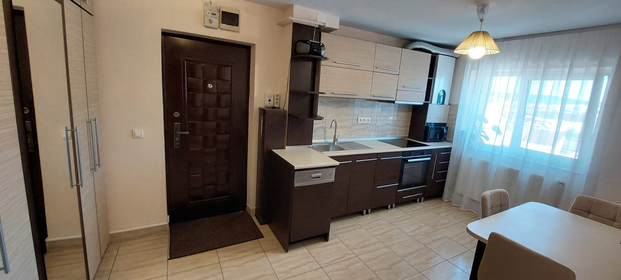 Inchiriem apartament - C. Modovei ! 3 Camere! 2 Balcon! Lift NOU! Parcare