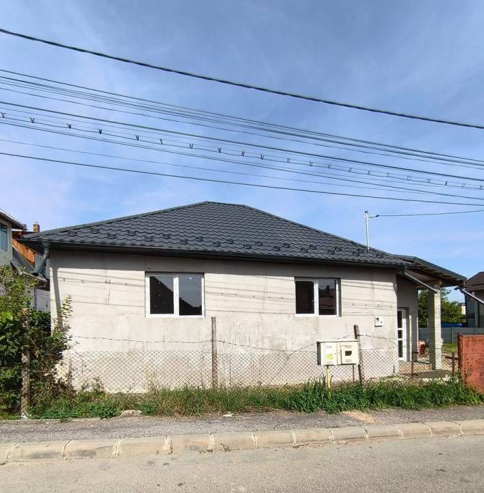 Casa de vanzare 80 mp - 4 camere- teren 400mp -105 000 euro.