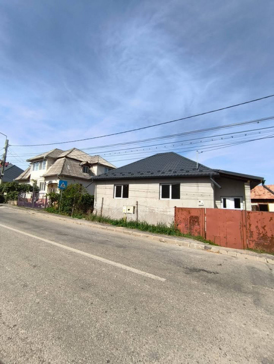 Casa de vanzare 80 mp - 4 camere- teren 400mp -105 000 euro.