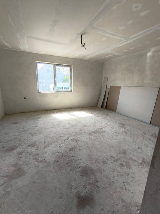 Casa de vanzare 80 mp - 4 camere- teren 400mp -105 000 euro.