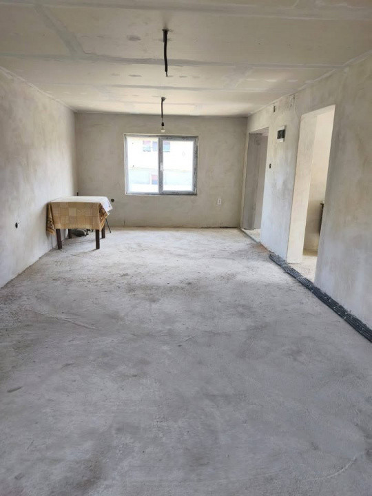 Casa de vanzare 80 mp - 4 camere- teren 400mp -105 000 euro.