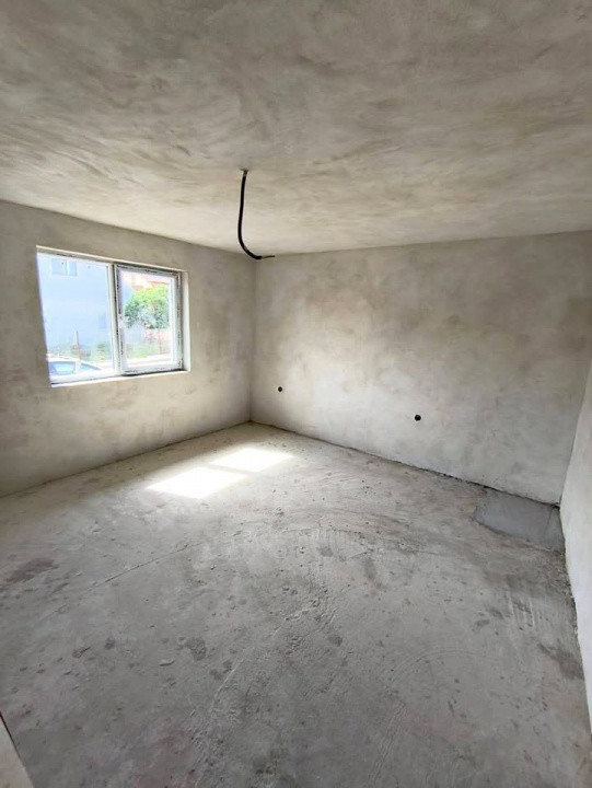 Casa de vanzare 80 mp - 4 camere- teren 400mp -105 000 euro.