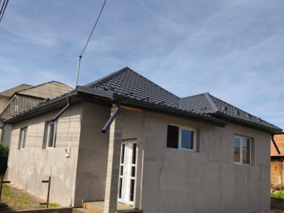 Casa de vanzare 80 mp - 4 camere- teren 400mp -105 000 euro.