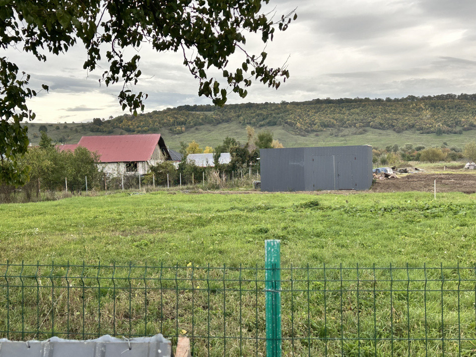 Vand  teren intravilan  2500 mp si hala  in Monariu .