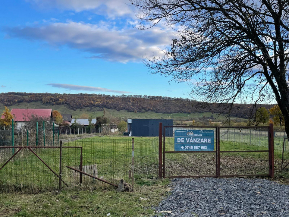 Vand  teren intravilan  2500 mp si hala  in Monariu .