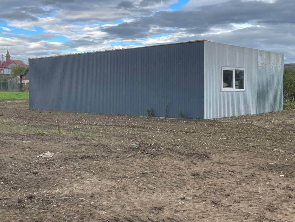 Vand  teren intravilan  2500 mp si hala  in Monariu .