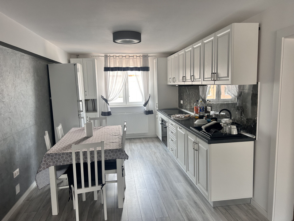 Inchiriez apartament  3 camere Mobilat Stefan Cel Mare