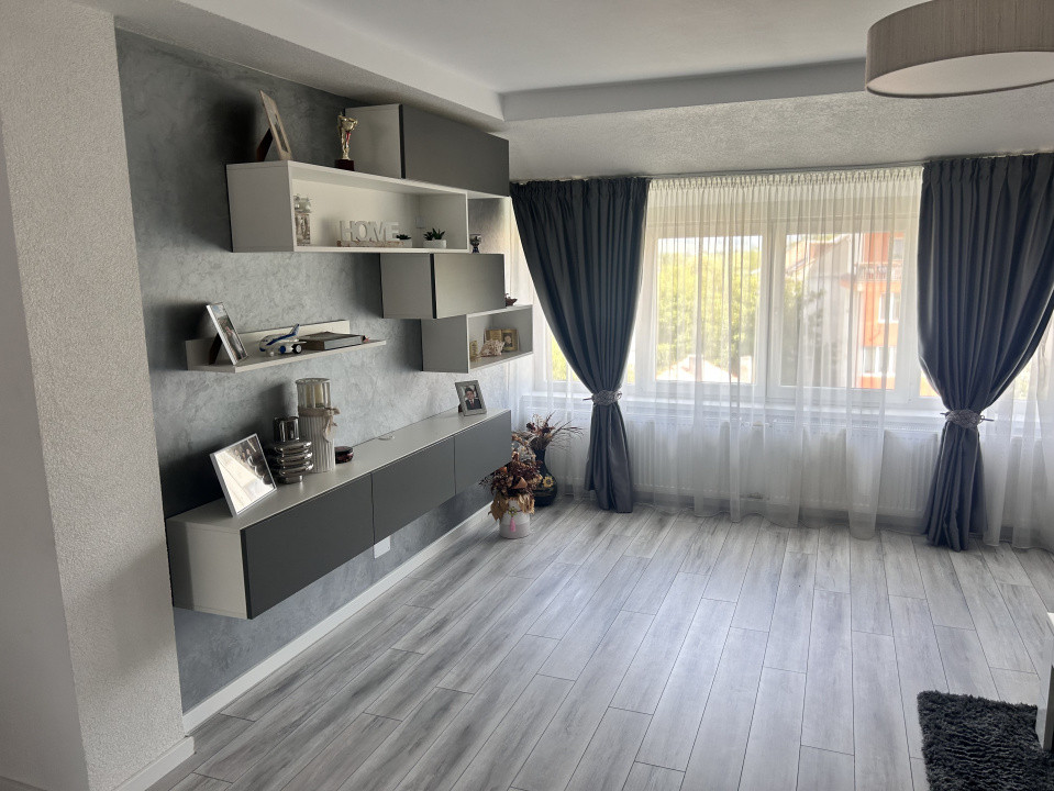 Inchiriez apartament  3 camere Mobilat Stefan Cel Mare