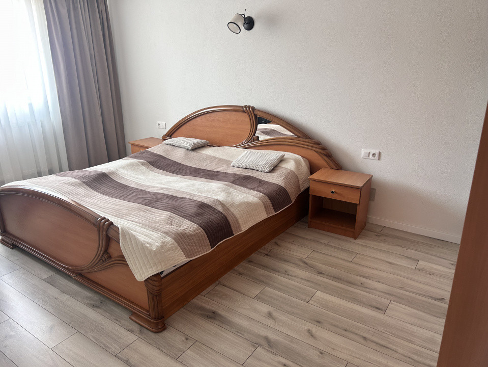 Inchiriez apartament  3 camere Mobilat Stefan Cel Mare