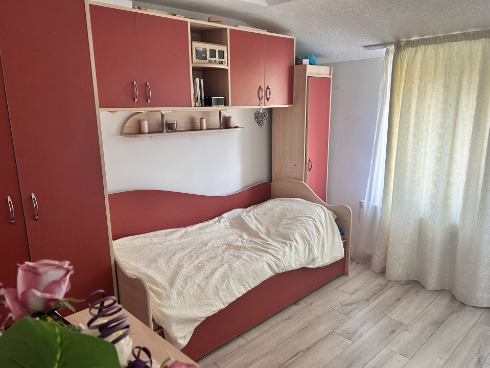 Inchiriez apartament  3 camere Mobilat Stefan Cel Mare