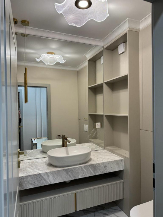 Inchiriez apartament 3 camere – finisaje premium, Bistrița |