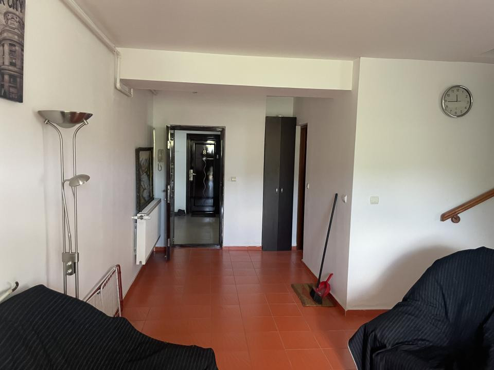Partament 3 camere 70 mp cu scara interioara in Unirea la strada Principala
