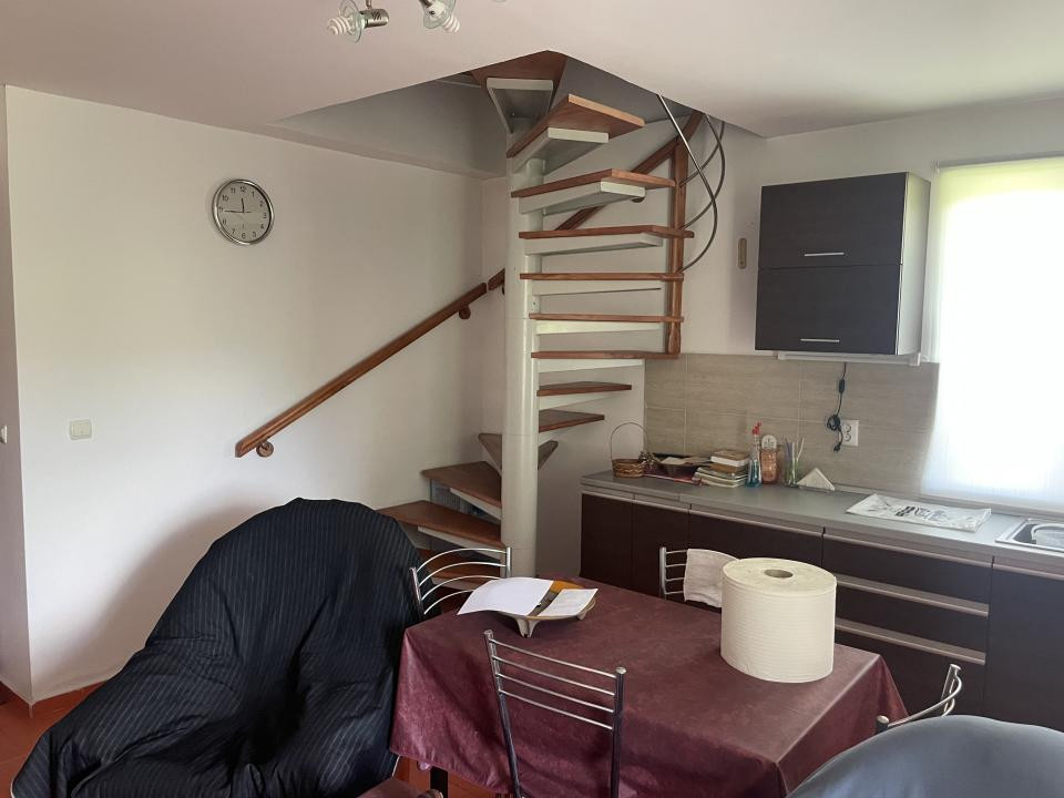 Partament 3 camere 70 mp cu scara interioara in Unirea la strada Principala