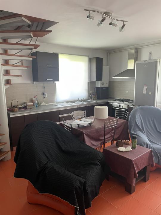 Partament 3 camere 70 mp cu scara interioara in Unirea la strada Principala