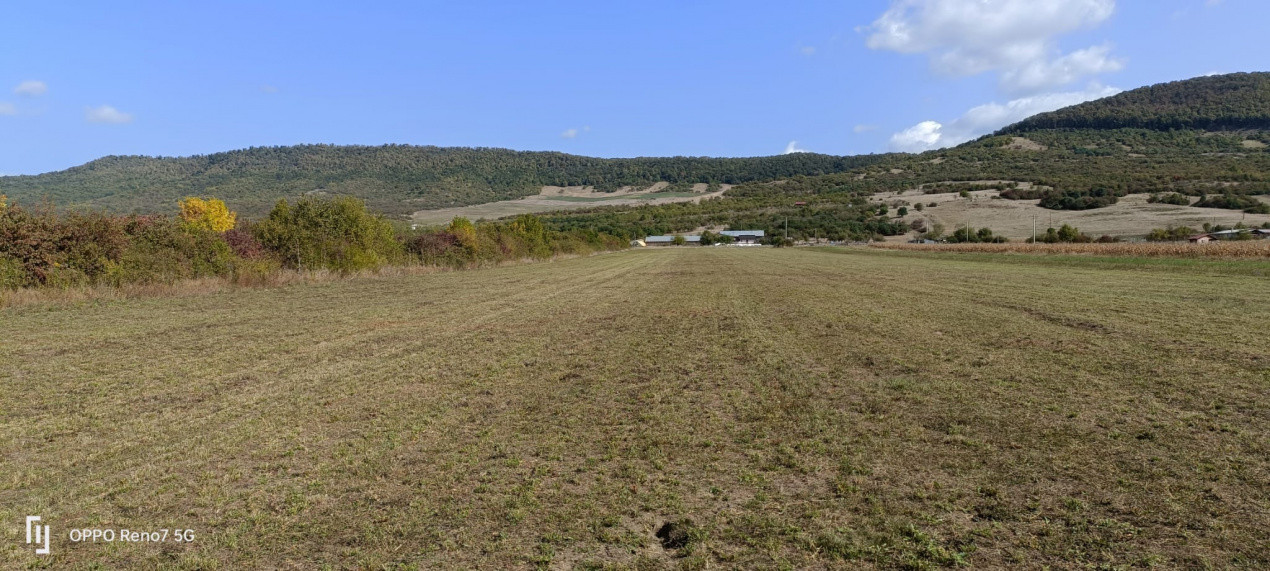 Vand teren Sieu Magherus 1,25 ha , cu front de 33m la DN 17