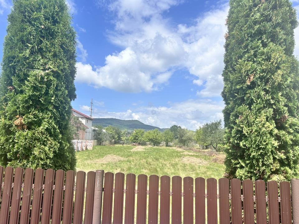 Teren intravilan 1300 mp-Vasile Petri -Unirea-zona rezidentiala-8900euro/